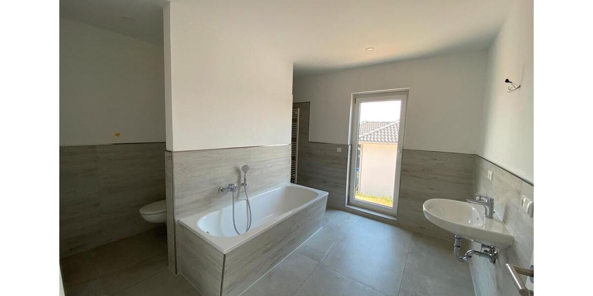 Einfamilienhaus Hohenroth - 5 Zimmer, 137 m&sup2;, 1.450&euro; | Angebot:26462337
