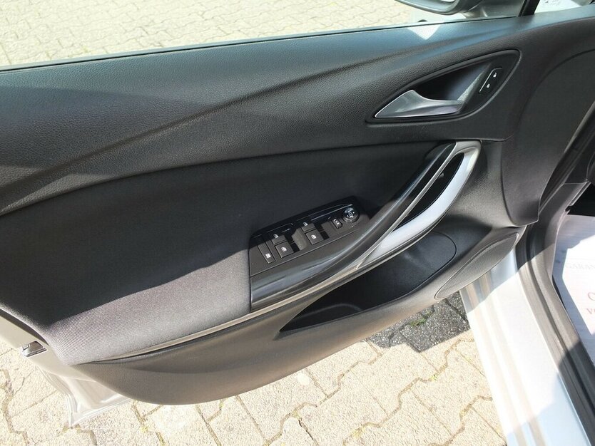 Opel Astra EDITION START-STOP NAVI KLIMA TEMPOMAT 98.758 km 9.904 € Köln 50858