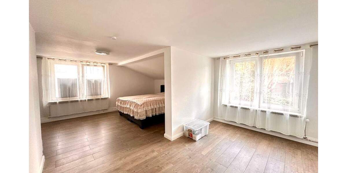 Saniertes Haus mit einigen Garagen - Eigennutzung oder Investition 5 zimmer