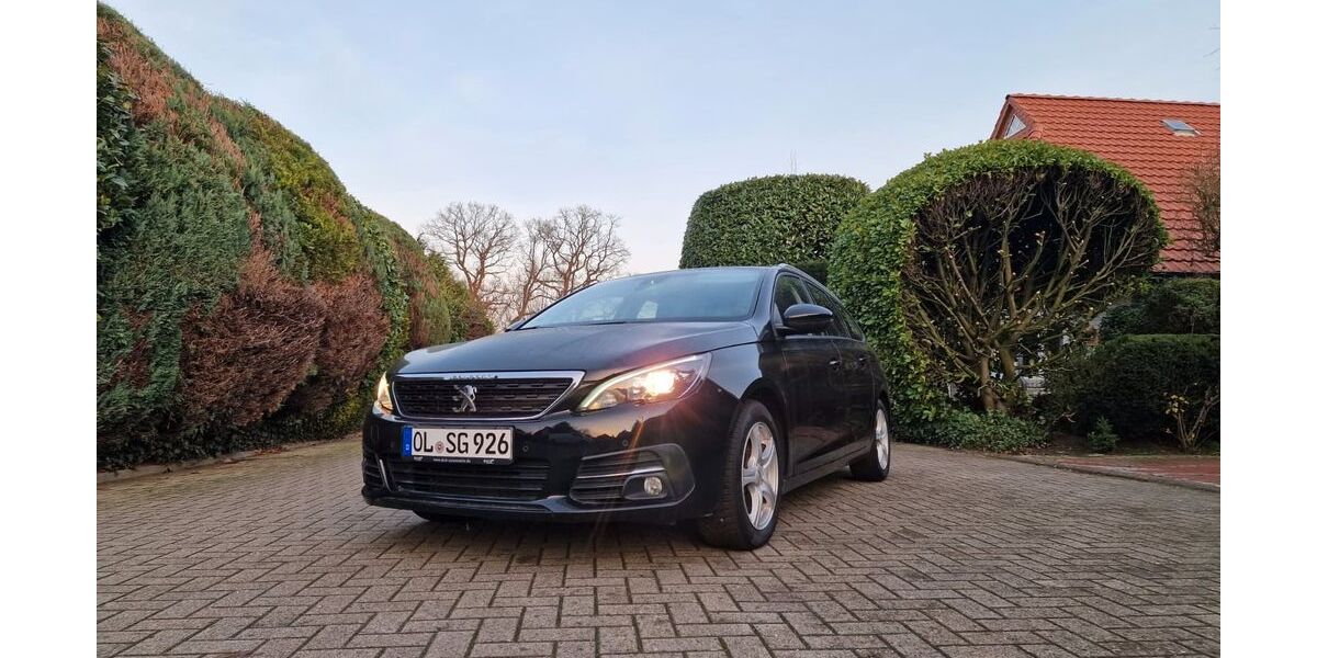 Peugeot 308 129.700 km 8.799 &euro; Ganderkesee 27777