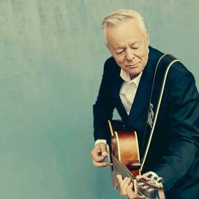 TOMMY EMMANUEL (cgp) 29.04.2027 Die Glocke (Großer Saal)