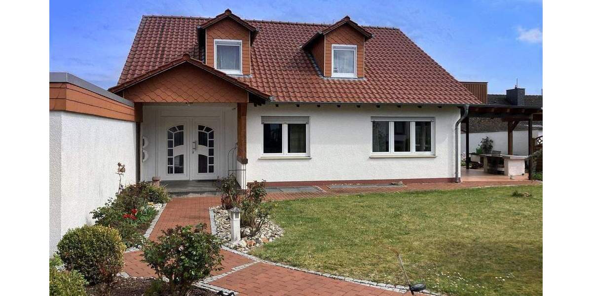 Charmante, großzügige Wohnung in Hanglage mit Garten, Terrasse und Sauna in Baunatal- Großenritte 6 zimmer