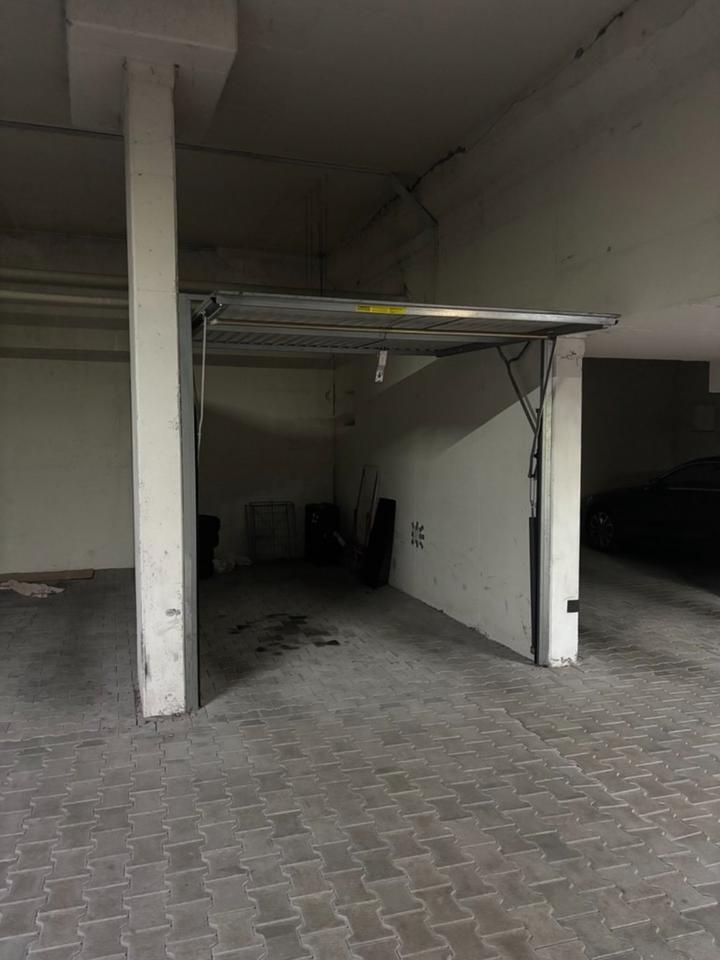 Tiefgaragenstellplatz mit abschließbarer Tür – Zentral in BB