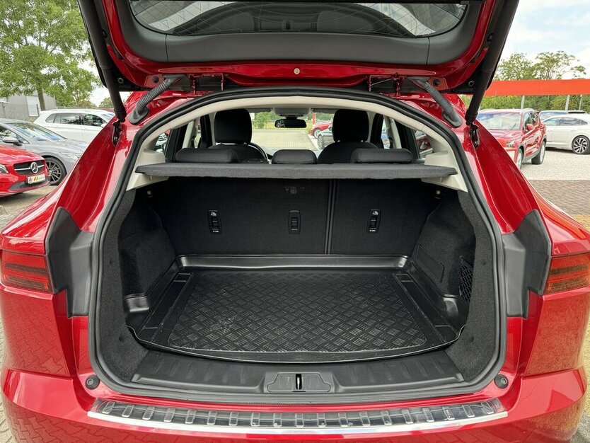 Jaguar E-Pace P250 AWD /LED//DAB/Sound/Spur/Kamera/Ahk 48.110 km 22.990 € Leipzig 04347