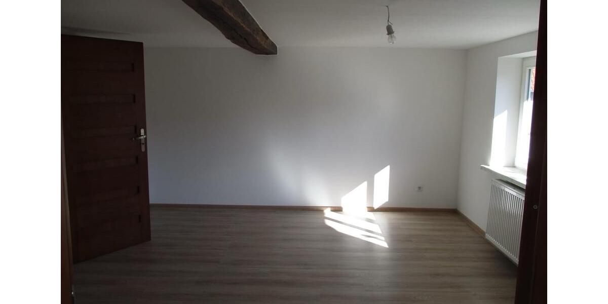 Etagenwohnung Borken (Hessen) - 3 Zimmer, 100 m&sup2;, 860&euro; | Angebot:26102419