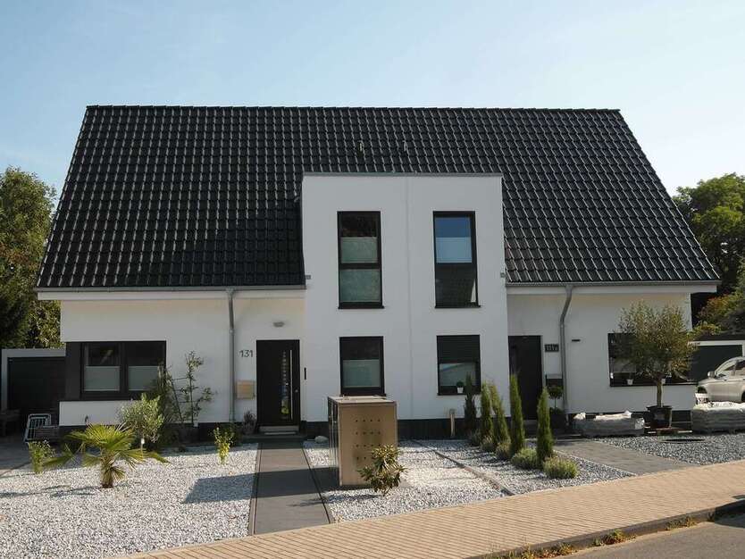 Haus zum Kaufen in Düsseldorf-Unterrath 945.500 € 130 m² 5 zimmer