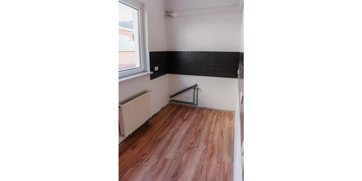 Etagenwohnung Kahla - 3 Zimmer, 77 m&sup2;, 600&euro; | Angebot:25648748