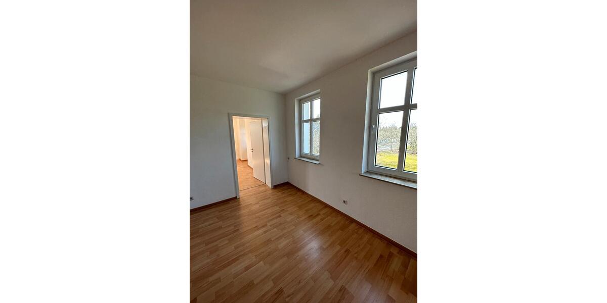Etagenwohnung Neuhaus am Rennweg - 3 Zimmer, 116 m&sup2;, 875&euro; | Angebot:24641557