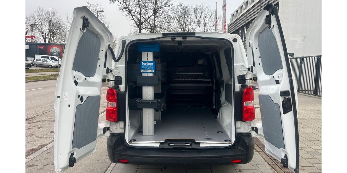 Opel Vivaro 99.221 km 16.999 &euro; München 81825