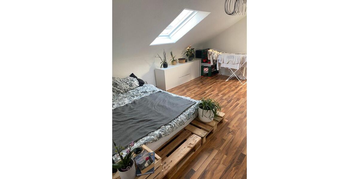 Dachgeschoßwohnung Esslingen am Neckar Brühl - 3.5 Zimmer, 75 m&sup2;, 1.050&euro; | Angebot:25547171