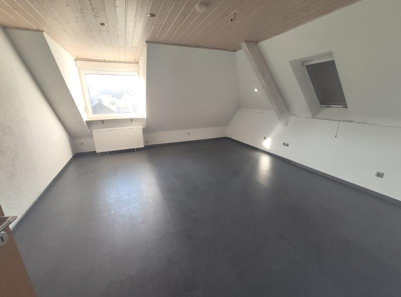 Große Maisonette mit Klimaanlagen (aktuell in 2 Wohnungen unterteilt) mit 2 Balkonen, 2 Einbauküchen und 2 Stellplätzen 5 zimmer