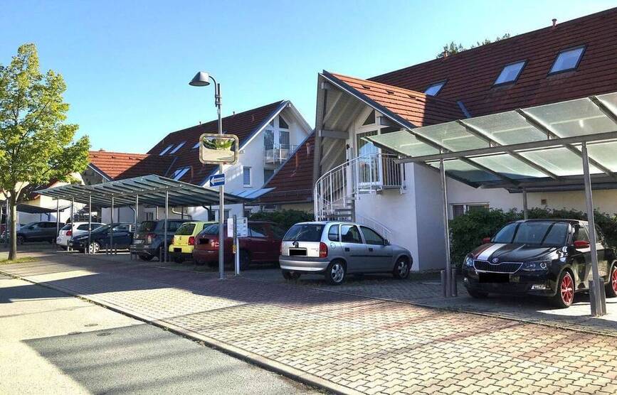 Ab 1.8.25! Schöne 1-RaumWohnung mit Balkon, Stpl. und EBK in ruhiger Wohnsiedlung!