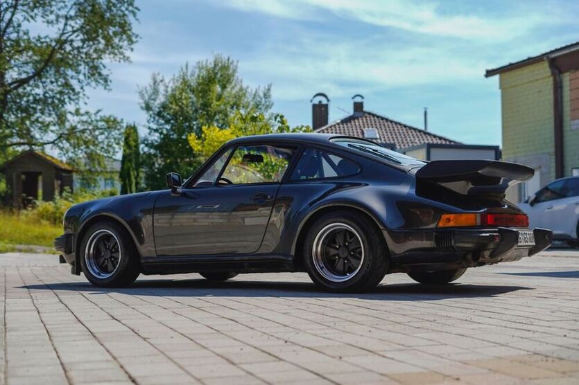 930