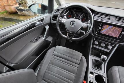 VW Touran 157.700 km 16.900 &euro; Stuttgart 70372