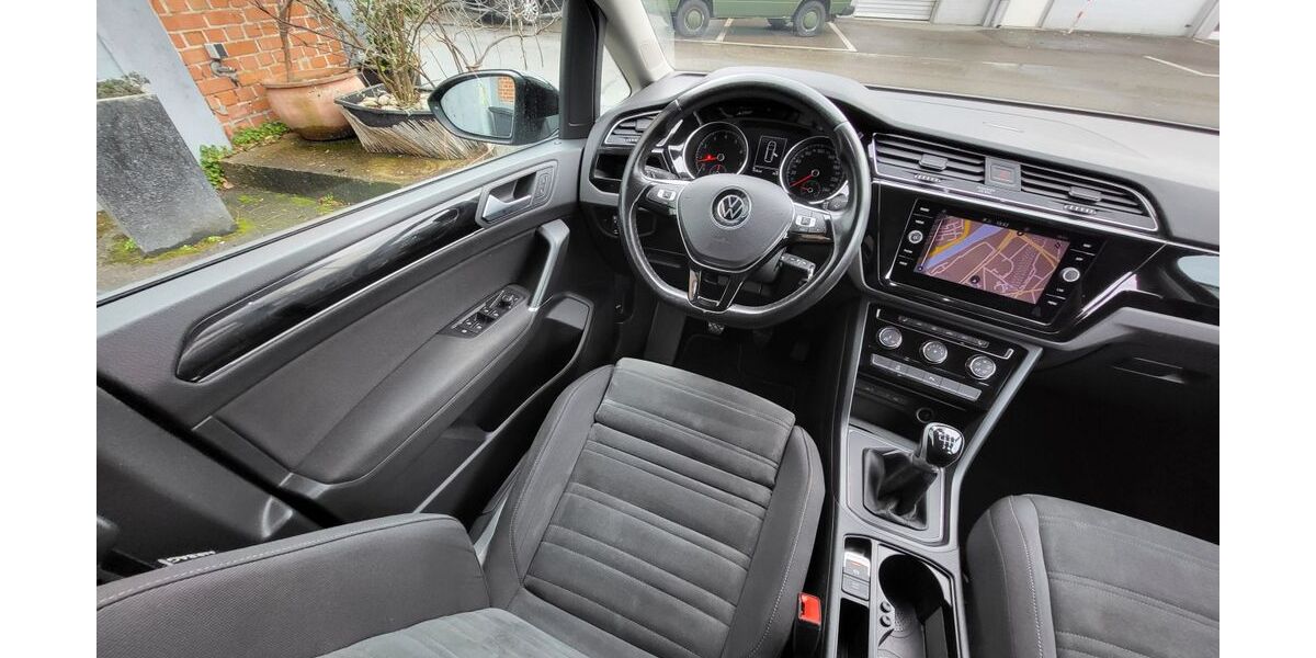 VW Touran 157.700 km 16.900 &euro; Stuttgart 70372