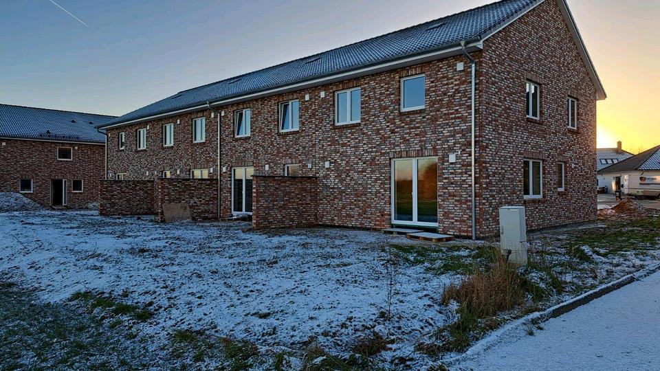 Reihenhaus Lasbek - 4 Zimmer, 125 m&sup2;, 1.600&euro; | Angebot:25175826