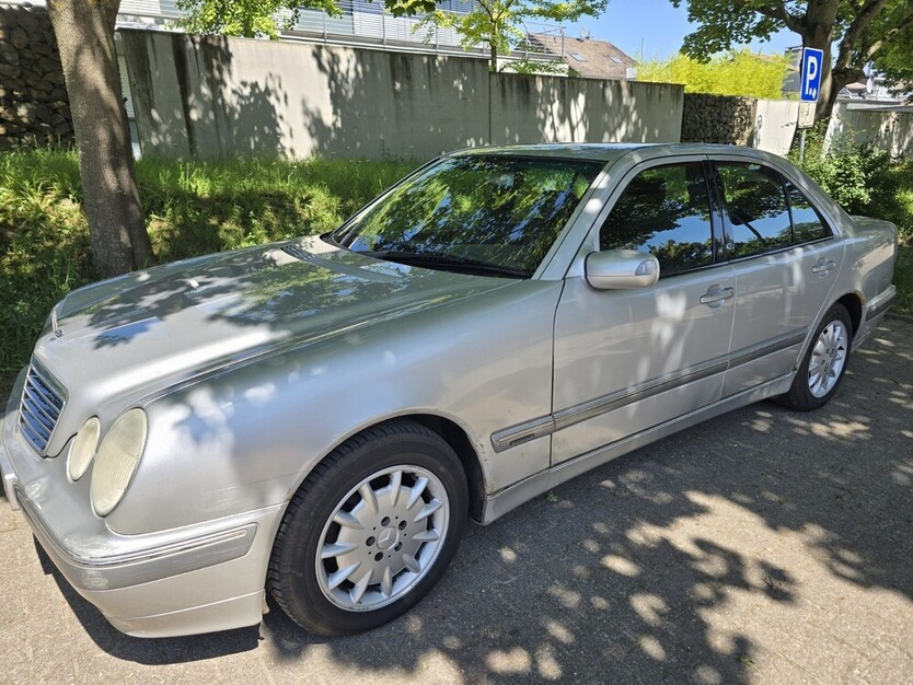 E 220
