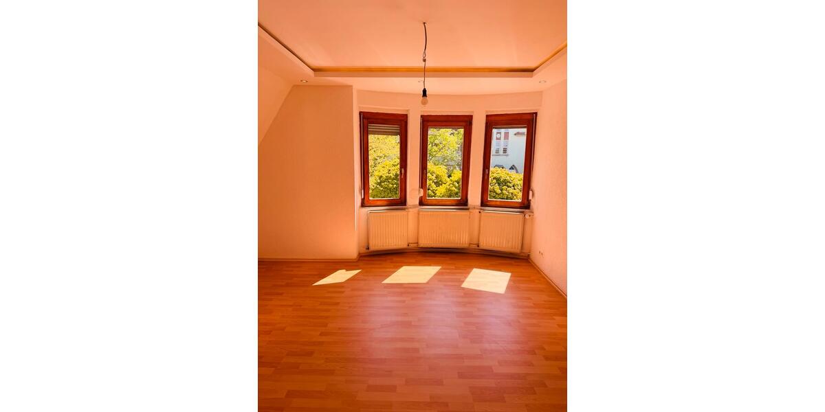 Dachgeschoßwohnung Schiffweiler - 3 Zimmer, 80 m&sup2;, 650&euro; | Angebot:26328117