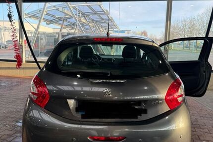 Peugeot 208 105.000 km 2.750 &euro; Werl 59457