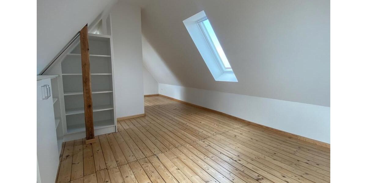 Dachgeschoßwohnung Rostock Hansaviertel - 2.5 Zimmer, 92 m&sup2;, 1.280&euro; | Angebot:26239871
