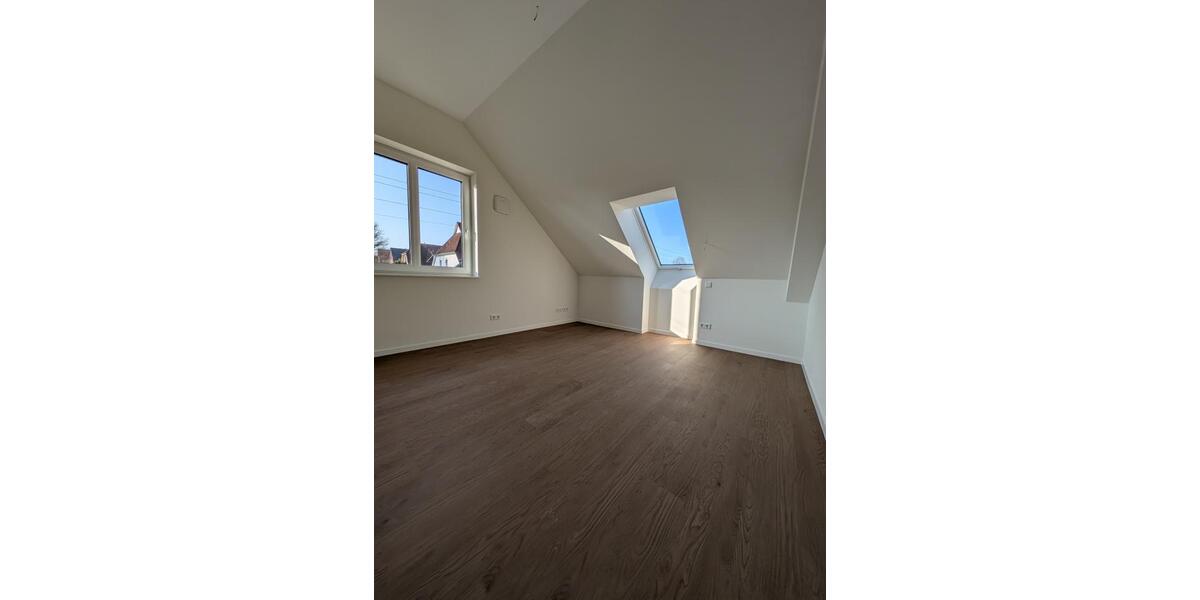 Dachgeschoßwohnung Güstrow - 4 Zimmer, 122 m&sup2;, 1.652&euro; | Angebot:25214617