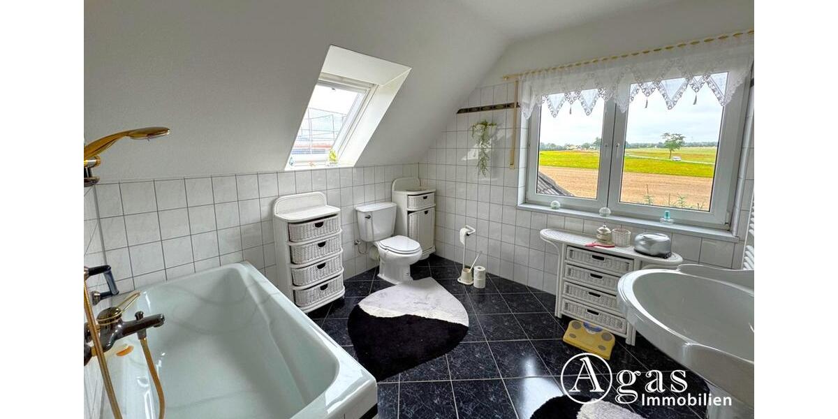 möbliertes Einfamilienhaus mit ca. 180 m² Wohnfläche, 6 Zimmern und Pool in Ahrensfelde 6 zimmer