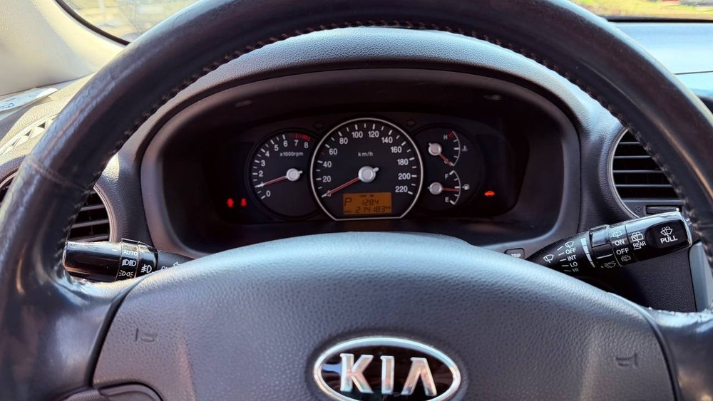 Kia Carens III 215.000 km 3.999 &euro; München 80313