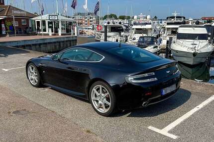 Aston Martin V8