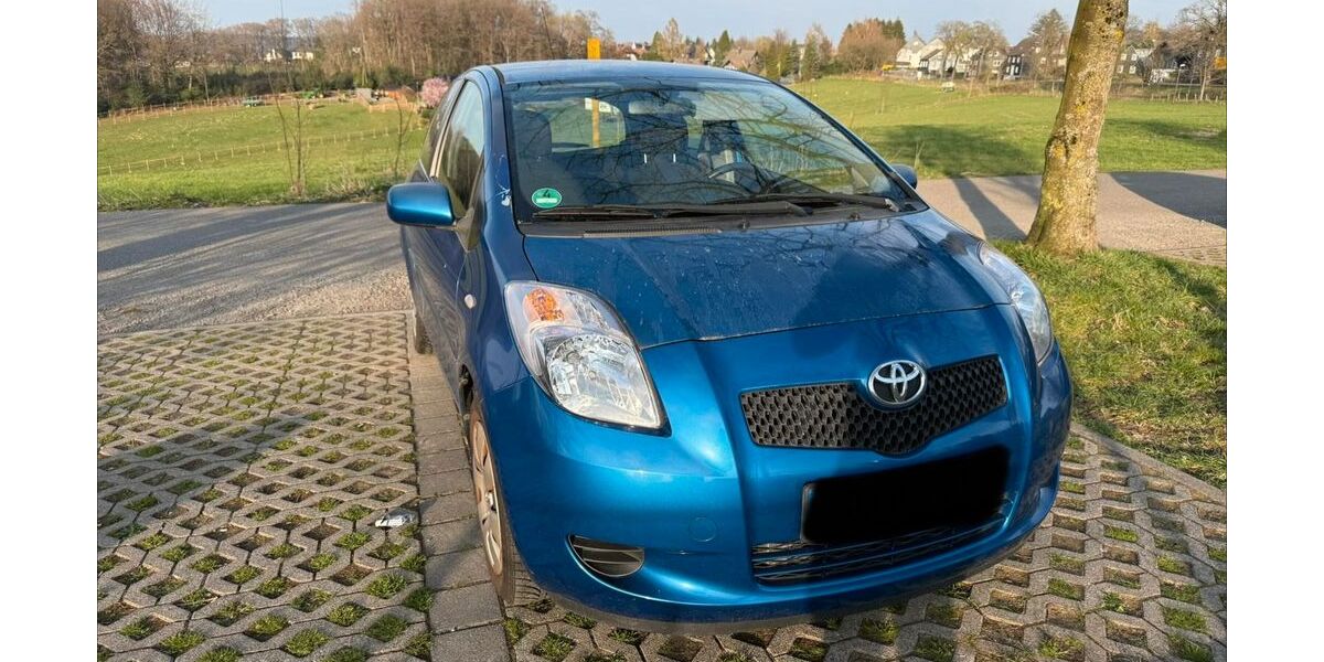 Toyota Yaris 272.000 km 850 &euro; Hilden 40724