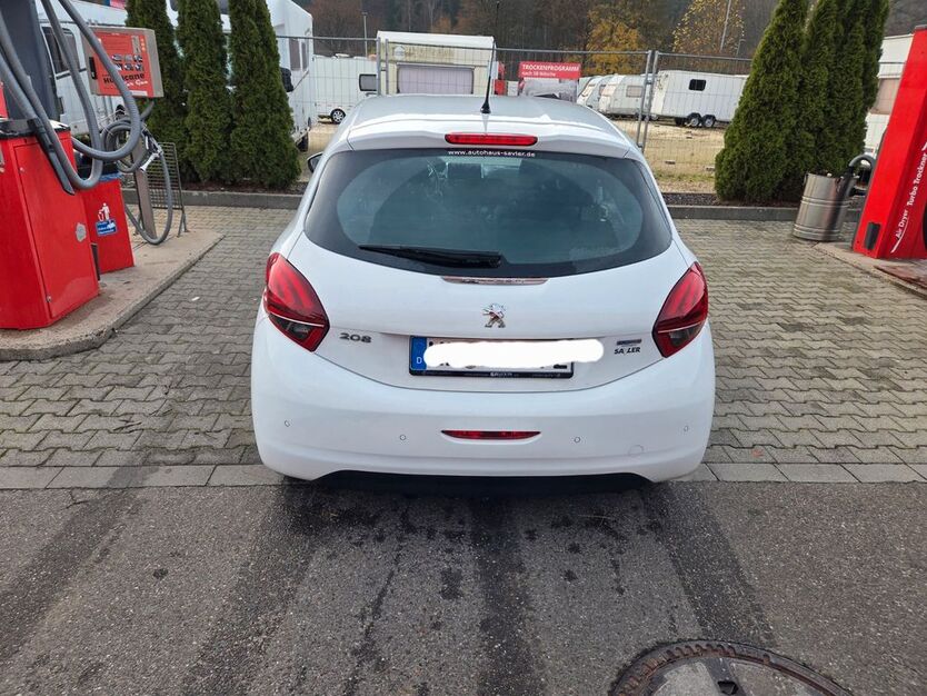 Peugeot 208 81.376 km 6.499 € Schelklingen 89601