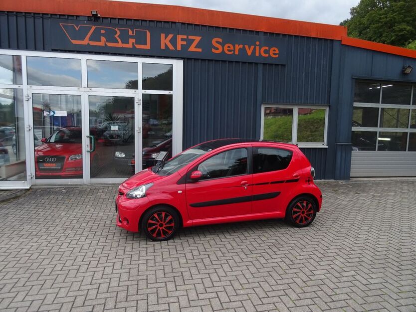 Toyota Aygo (X) 32.442 km 7.990 € Wutha-Farnroda 99848