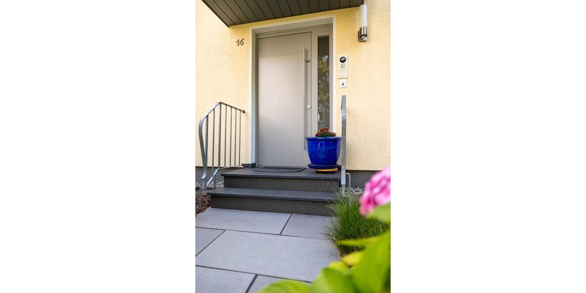 Modernisiertes Haus mit Pool & Garten in Frankfurt 4.5 zimmer