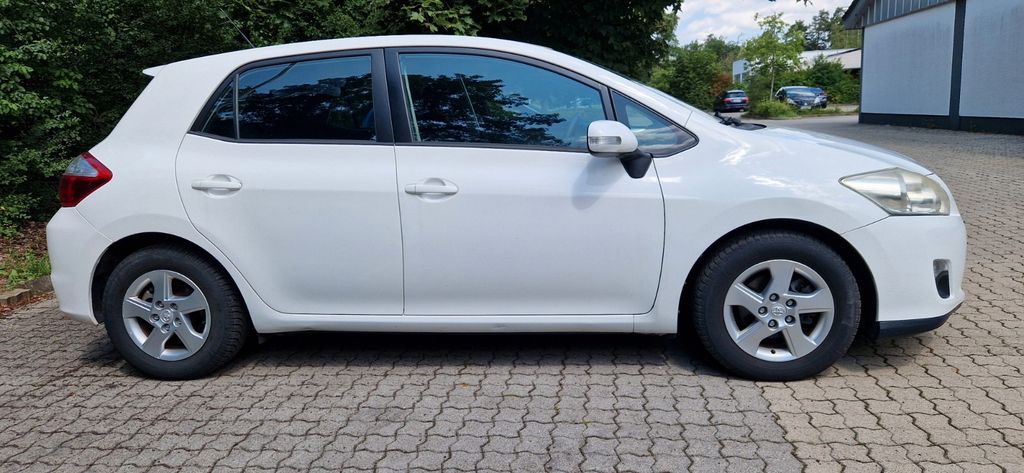 Toyota Auris 165.613 km 6.999 &euro; Fürstenfeldbruck 82256