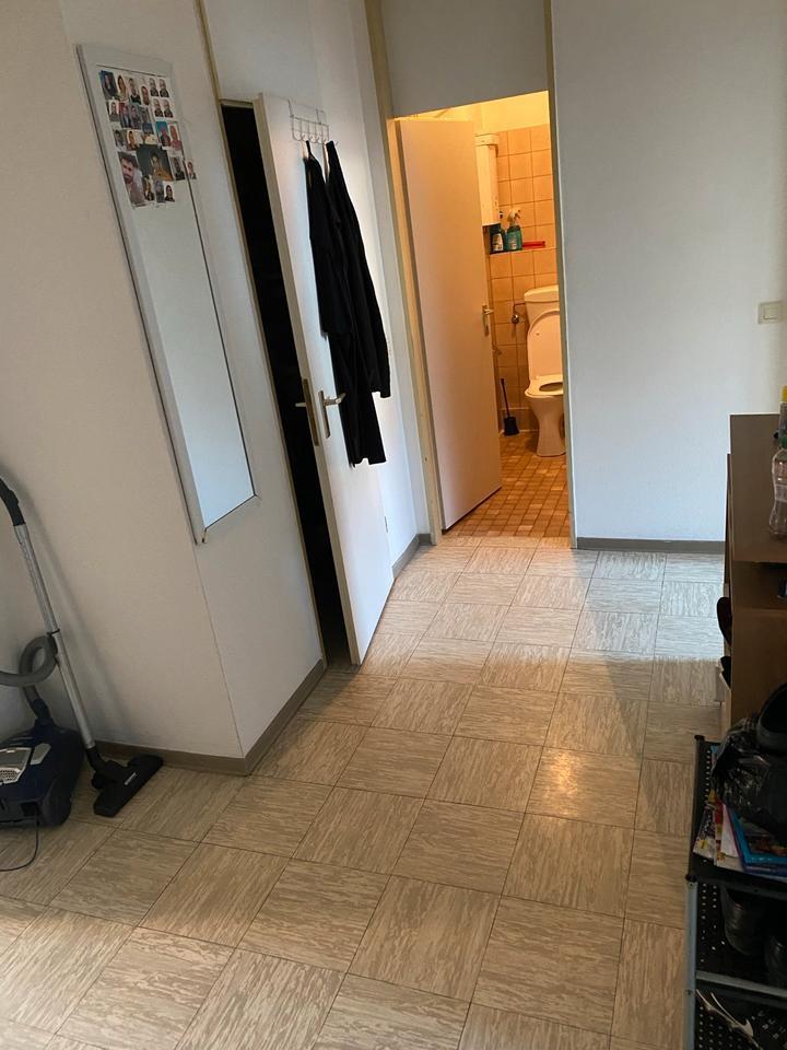 Solingen 2 Zimmer mit Stellplatz, Balkon Nähe Hbf zimmer