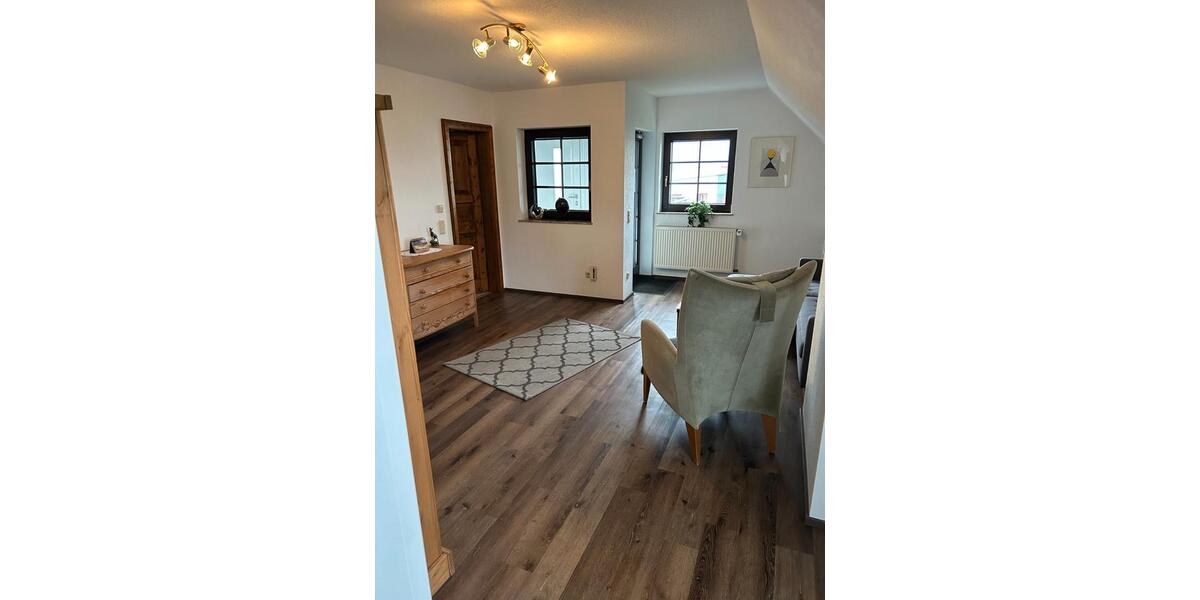 Etagenwohnung Lindlar - 6 Zimmer, 50 m&sup2;, 600&euro; | Angebot:26028912