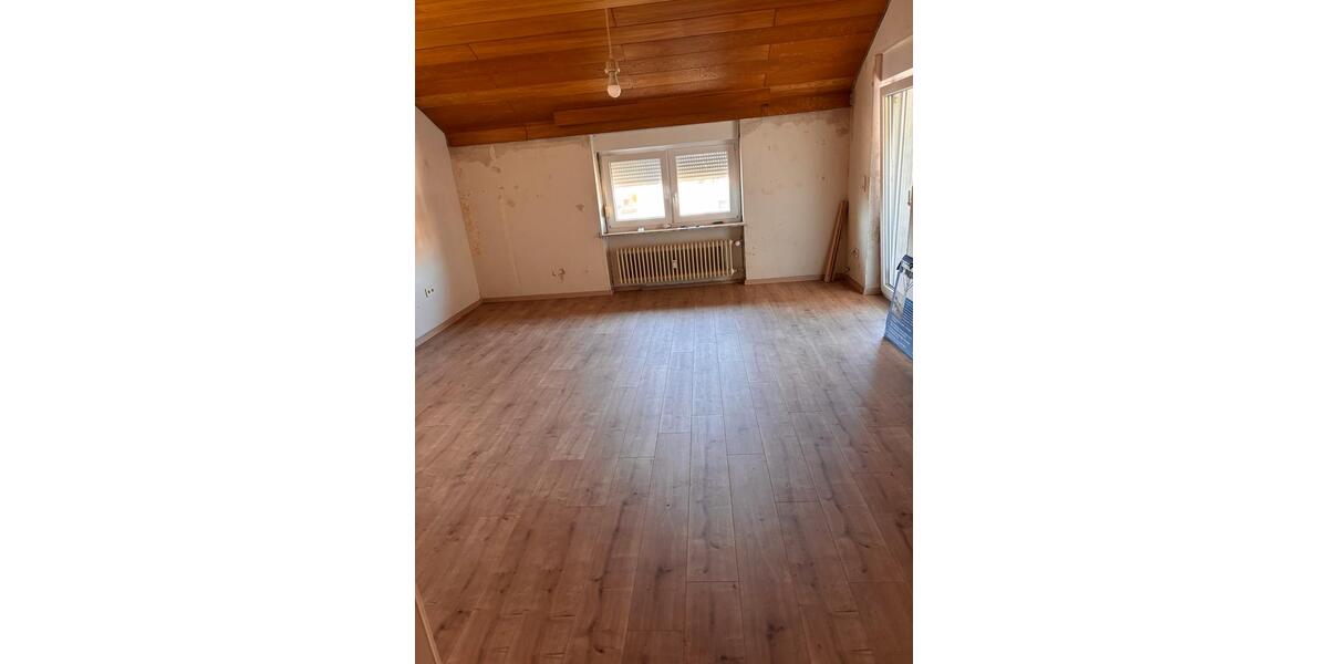 Etagenwohnung Saarbrücken Ensheim - 5 Zimmer, 100 m&sup2;, 950&euro; | Angebot:25293654