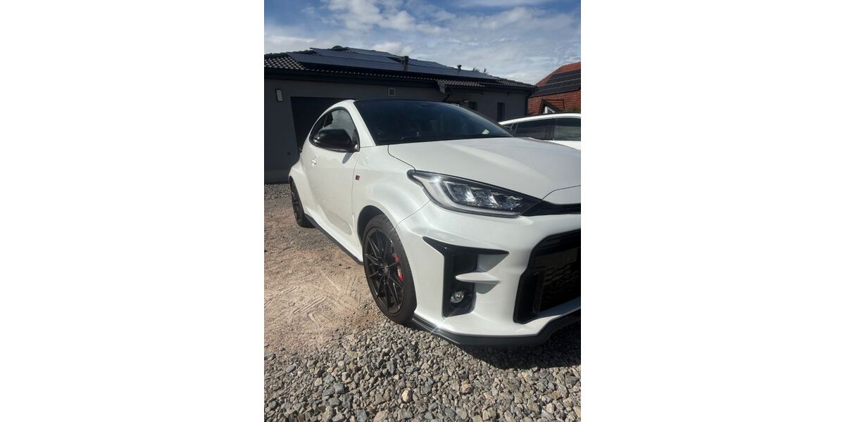 Toyota Yaris 16.000 km 35.999 &euro; Bad Königshofen 97631