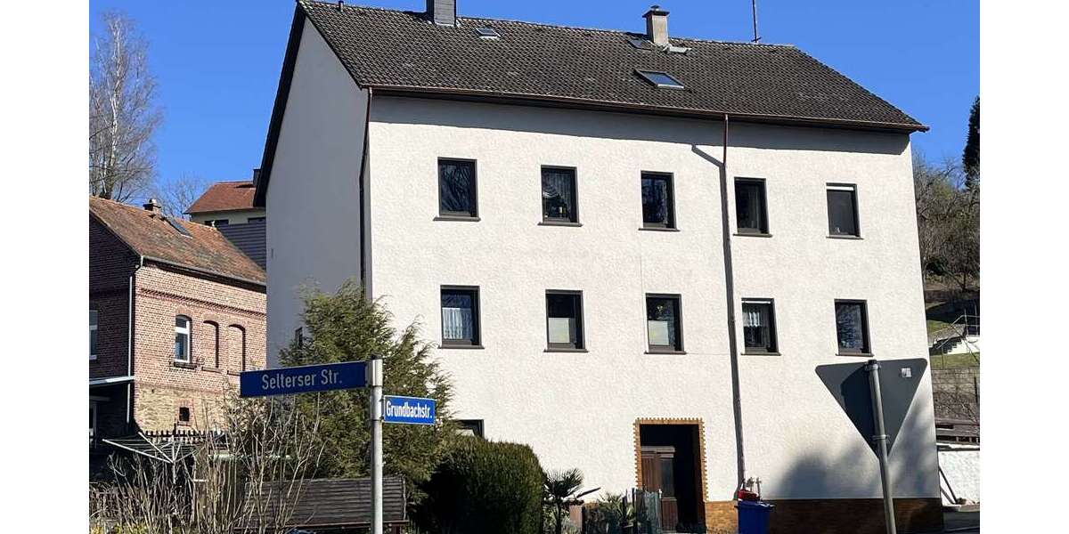 Haus zum Kaufen in Weilburg - Ahausen 178.000 € 184 m² 5 zimmer