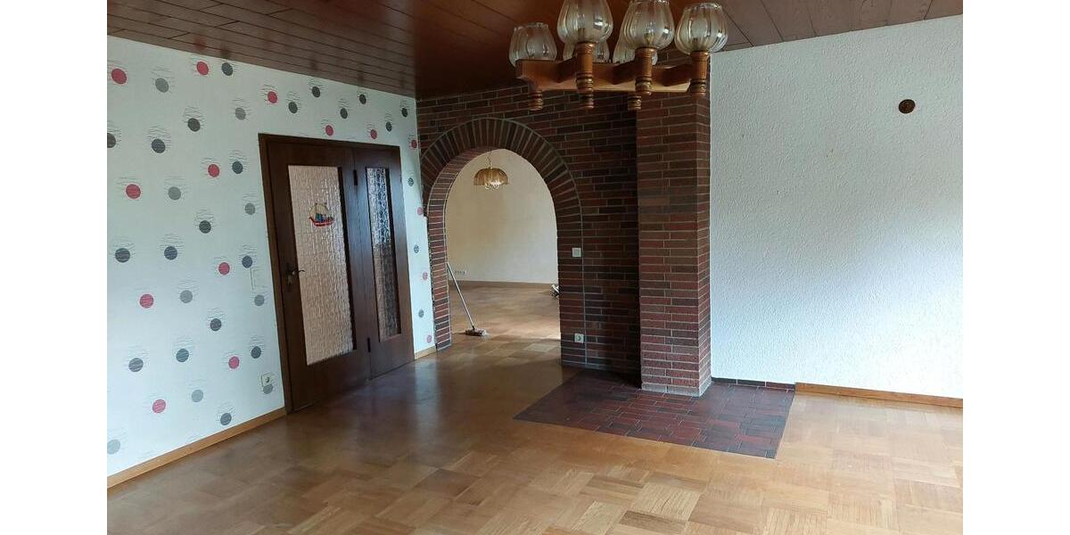 Reihenhaus Überherrn - 7 Zimmer, 204 m&sup2;, 300.000&euro; | Angebot:27208119