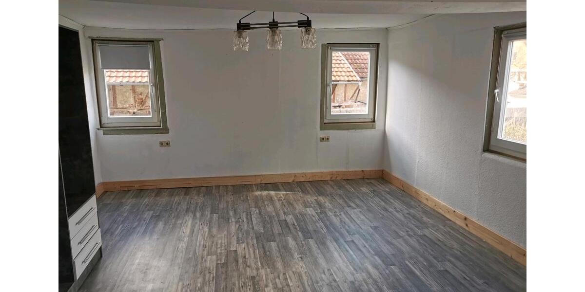 Etagenwohnung Weikersheim - 6 Zimmer, 217 m&sup2;, 980&euro; | Angebot:26697085