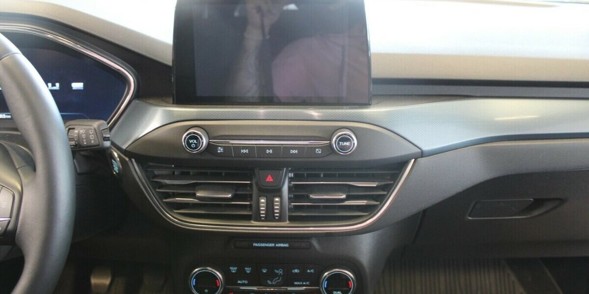 Ford Focus 1.0 EcoBoost Hybrid ACTIVE X 54.860 km 14.980 &euro; Euskirchen 53881