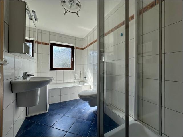 Einfamilienhaus Mömbris - 8 Zimmer, 350 m&sup2;, 2.700&euro; | Angebot:26367496
