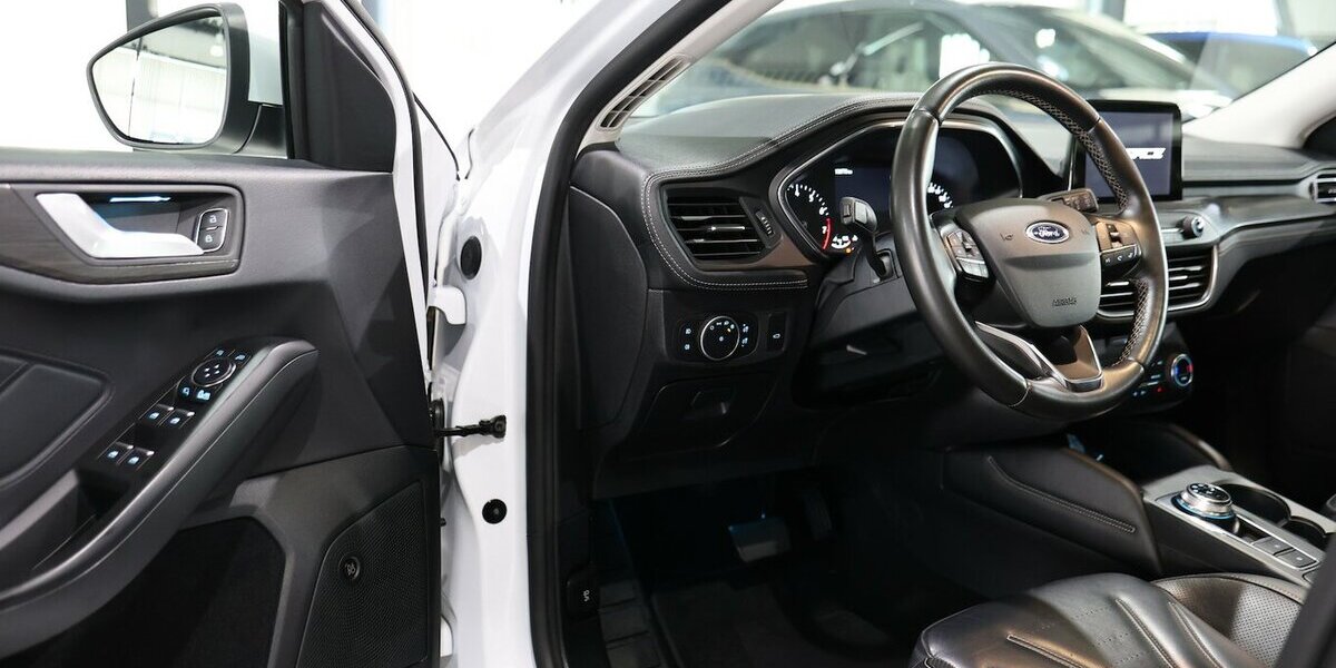Ford Focus Tunier 1.5 EB VIGNALE / PANORAMA,LED,LEDER 138.000 km 14.991 &euro; Hamm 59077