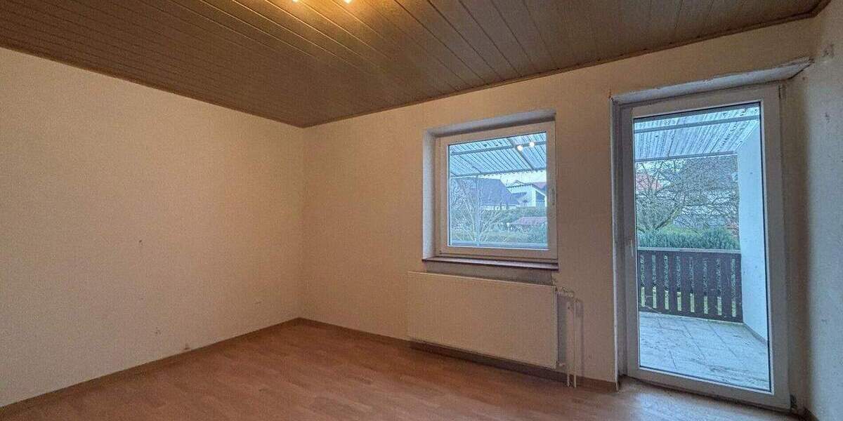 Einfamilienhaus mit Scheune und großem Hof - viel Potenzial in Kirchhain-Emsdorf 7 zimmer