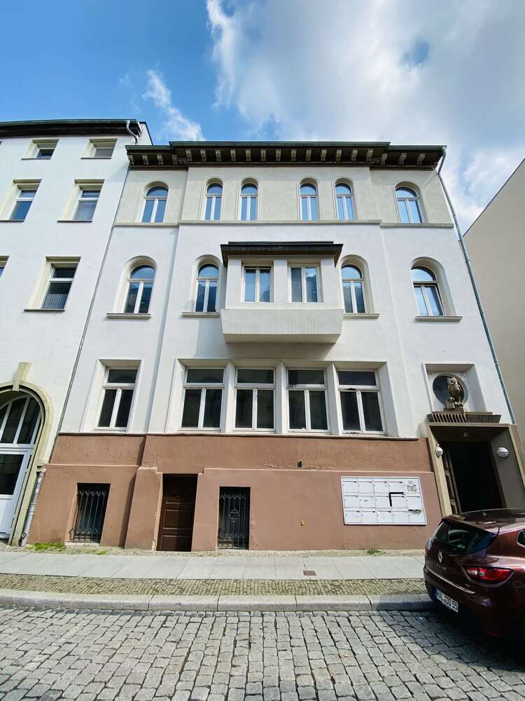 Großzügiges Gewerbe mit Garten im Zentrum von Halle!