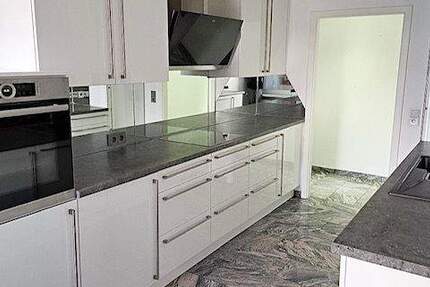 Sanierte 4 ZKB Luxuswohnung mit Balkon und Garage 4 zimmer