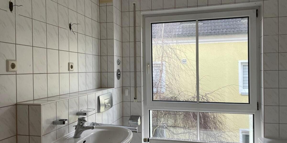 Kleines Immobilien-Paket mit Potential - Küche und Bad mit Fenster, Balkon sowie Stellplatz inkl. ! - 2- Chemnitz Hilbersdorf | Angebot:26781612