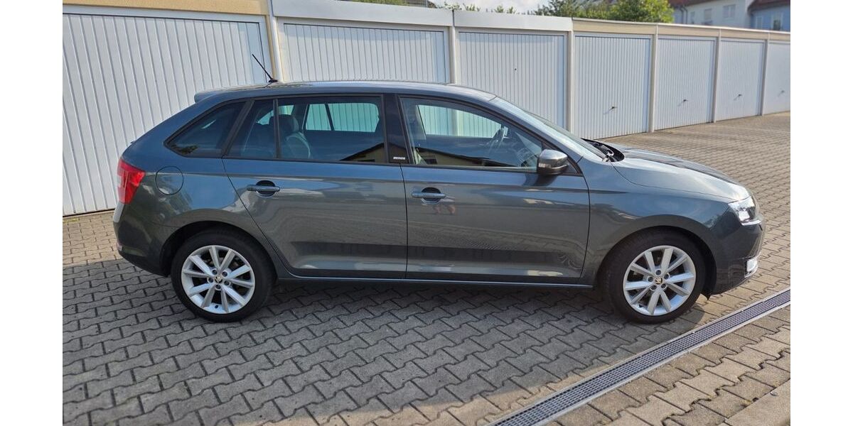 Skoda Rapid 129.000 km 11.500 &euro; Adorf 09221