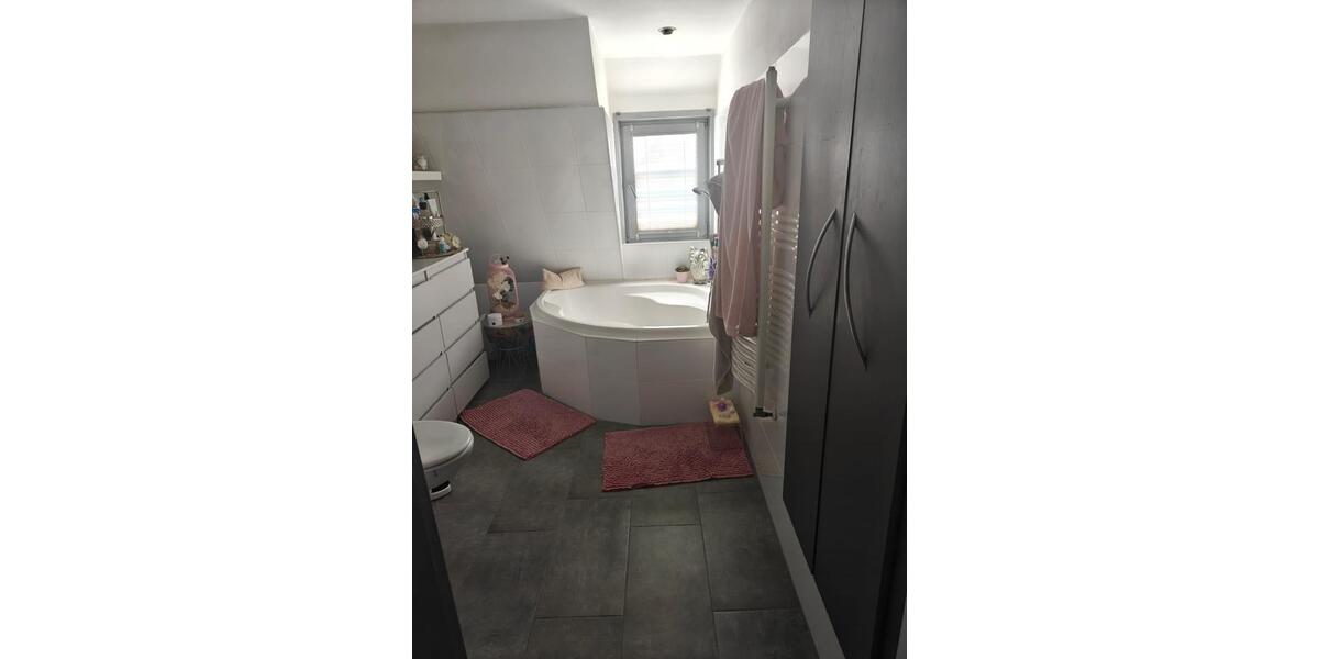 Dachgeschoßwohnung Kreuztal - 2.5 Zimmer, 68 m&sup2;, 139.000&euro; | Angebot:26266043