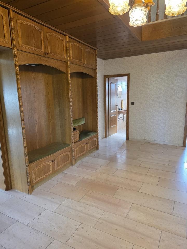 Großes Wohnhaus in schöner ländlicher Umgebung
